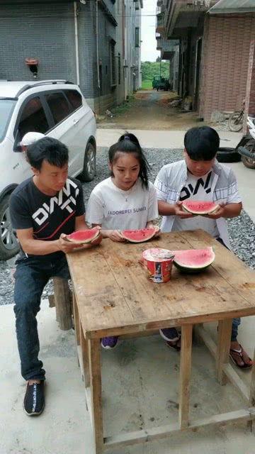 吃瓜比赛搞笑视频